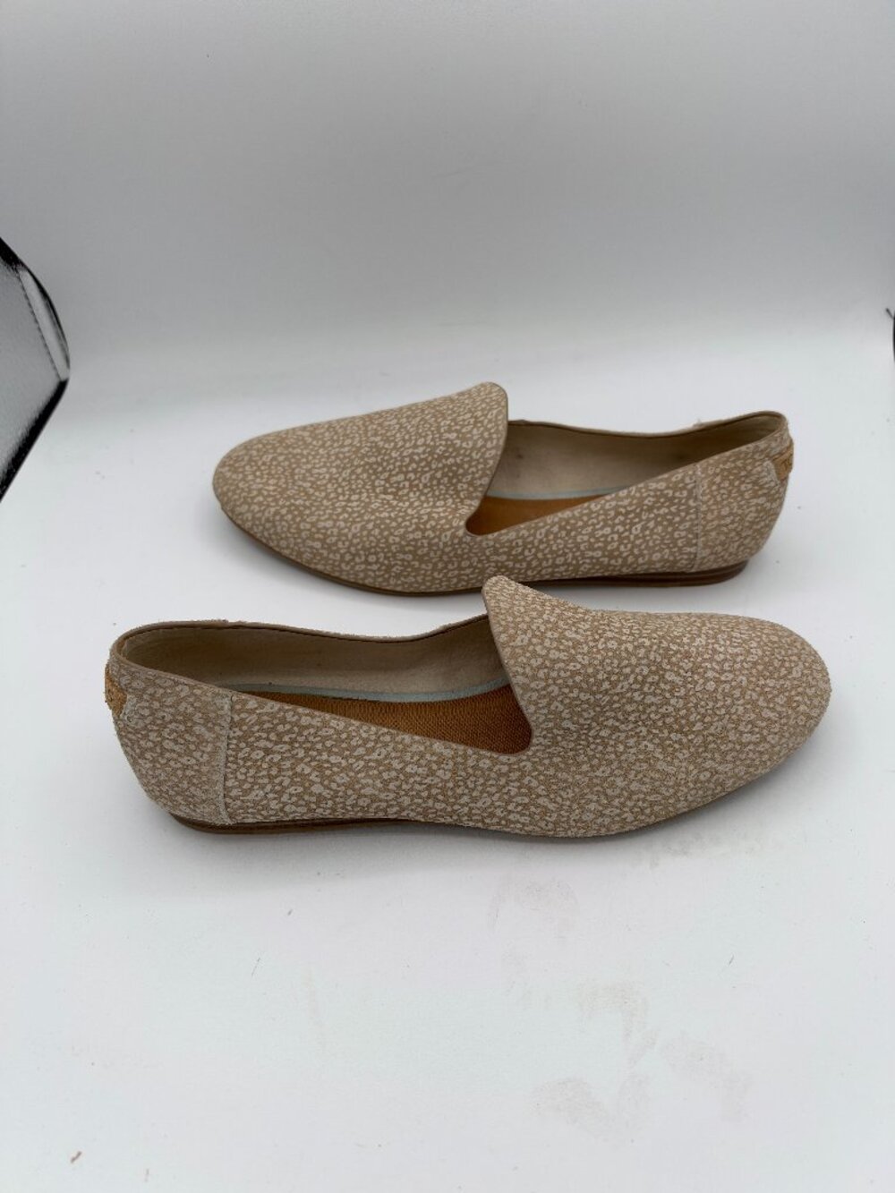 TOMS Darcy in Natural Mini Leopard Printed Suede Women's 7.5